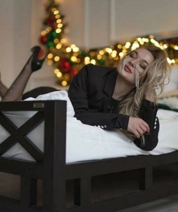 Аппетитная брюнетка приглашает окунуться в мир наслаждения и страсти. Со мной ты сможешь расслабиться и отдохнуть после тяжелого дня. Позволь мне позаботиться о тебе. 183, 19 лет